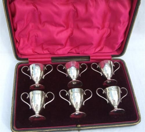 Cased Set of 6 Silver Tot Cups Trophy Style London 1914



Cased Set of 6 Silver Trophy Style Tots London 1914

