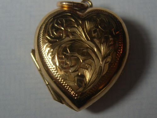 Lovely Vintage 9ct Gold Back & Front Heart Locket