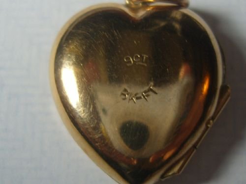 fig 1. Lovely Vintage 9ct Gold Back & Front Heart Locket