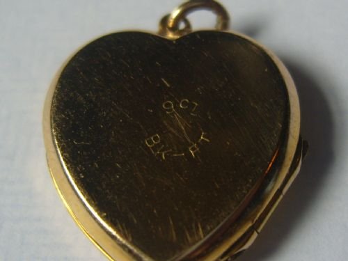 fig 1. Stunning Vintage Heart Shaped 9ct Gold Back & Front Locket