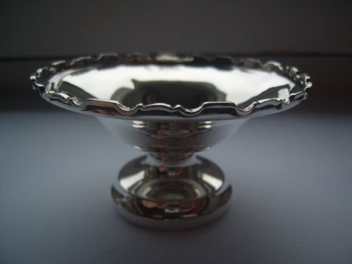 fig 3. Stunning Pair of Footed Silver Bonbon Dishes Harrods