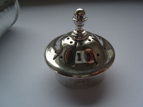 fig 2. Lovely Edwardian Silver Sugar Sifter 138g