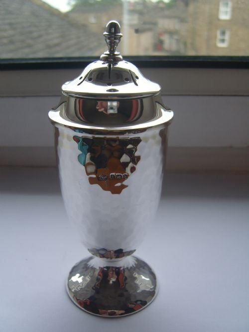 Lovely Edwardian Silver Sugar Sifter 138g