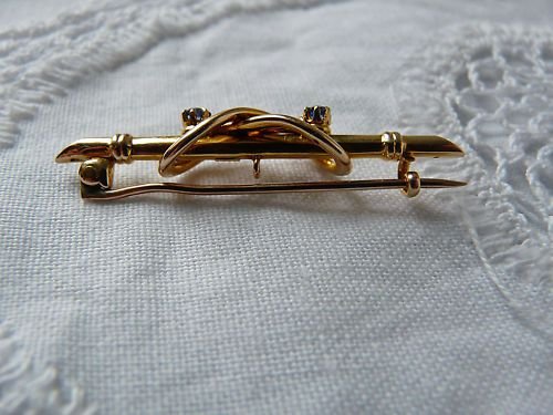 fig 2.
Stunning Victorian 15ct gold 'Lovers' Knot' brooch Sapphires
