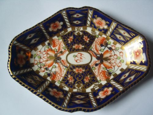 Lovely Royal Crown Derby 2451 Pattern Imari Dish