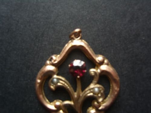 fig 1. 9CT GOLD EDWARDIAN GARNET AND SEED PEARL PENDANT