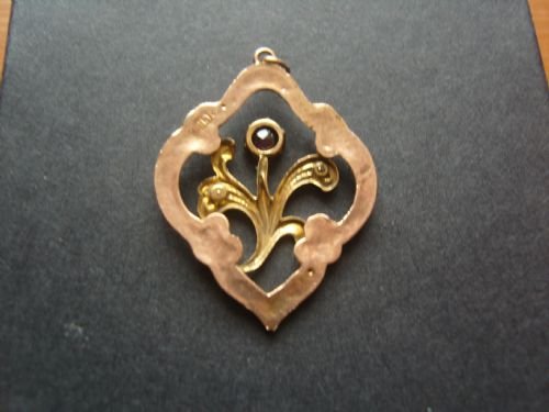 fig 2. 9CT GOLD EDWARDIAN GARNET AND SEED PEARL PENDANT