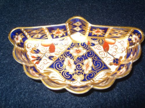 fig 1.
LOVELY PAIR EDWARDIAN ROYAL CROWN DERBY FAN SHAPED PIN DISH IMARI PATTERN 2451