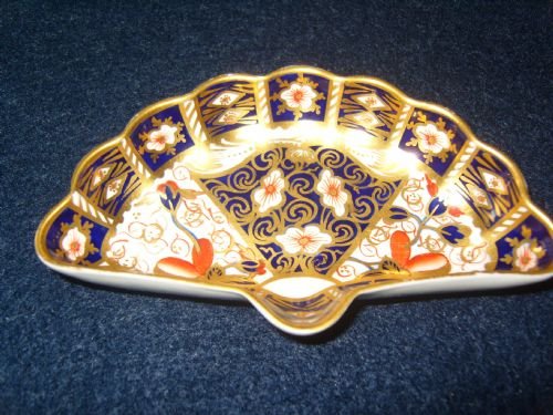 fig 2.
LOVELY PAIR EDWARDIAN ROYAL CROWN DERBY FAN SHAPED PIN DISH IMARI PATTERN 2451