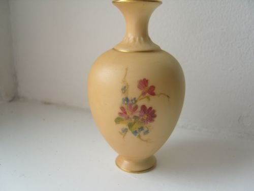 fig 1. Lovely Royal Worcester Miniature Blush Ivory Vase 1911
