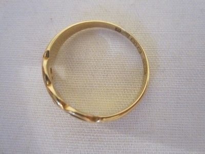 fig 2. LOVELY VICTORIAN CHESTER 18CT GOLD LADIES 3 STONE DIAMOND RING SIZE P1/2