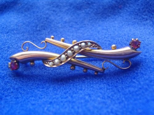 Lovely Victorian 9ct Gold Ruby & Pearl Bar Brooch