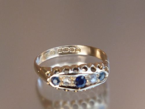 Stunning 18ct Gold Hallmarked Diamond and Sapphire Ring.