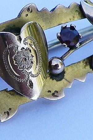 fig 1. Lovely Victorian 9ct Gold Garnets Heart Brooch
