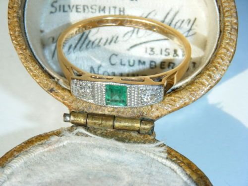 Lovely Art Deco 18ct Gold Emerald and Diamond Ring