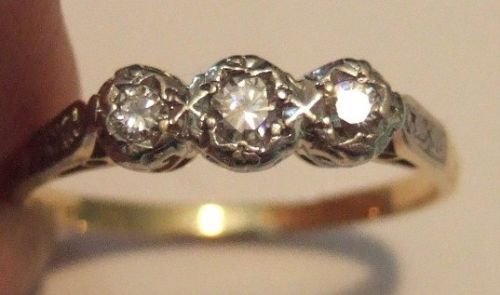 Fine Antique 18ct Gold & Platinum Diamond Three Stone Ring Diamond Set Shoulders
