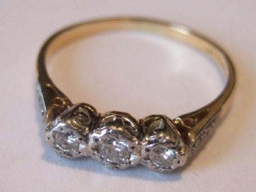 fig 1. FINE ANTIQUE 18CT GOLD & PLATINUM DIAMOND THREE STONE RING DIAMOND SET SHOULDERS