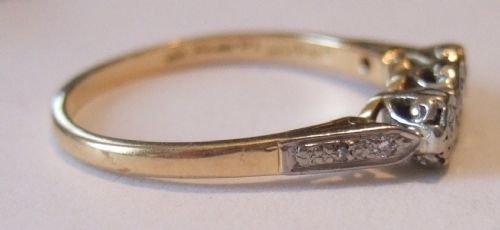 fig 2. FINE ANTIQUE 18CT GOLD & PLATINUM DIAMOND THREE STONE RING DIAMOND SET SHOULDERS
