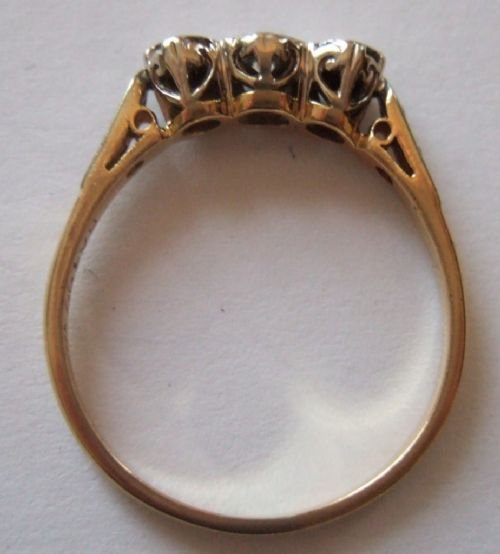 fig 3. FINE ANTIQUE 18CT GOLD & PLATINUM DIAMOND THREE STONE RING DIAMOND SET SHOULDERS