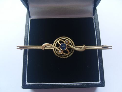 Stunning Victorian 15ct Gold Sapphire and Seed Pearl Brooch
