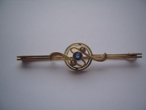 fig 2. Stunning Victorian 15ct Gold Sapphire and Seed Pearl Brooch