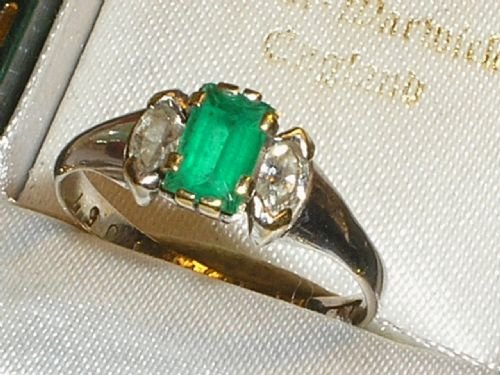 fig 2. STUNNING VICTORIAN 18CT WHITE GOLD .60CT MARQUISE CUT DIAMOND & EMERALD RING 
