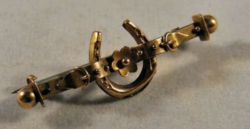fig 1. ANTIQUE VICTORIAN SOLID 9 CT GOLD BUCKLE BROOCH WITH HORSEHOE & FLOWERS 1887