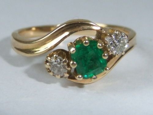 Stunning Emerald & Diamond 1920'S 18ct Gold Ring.
