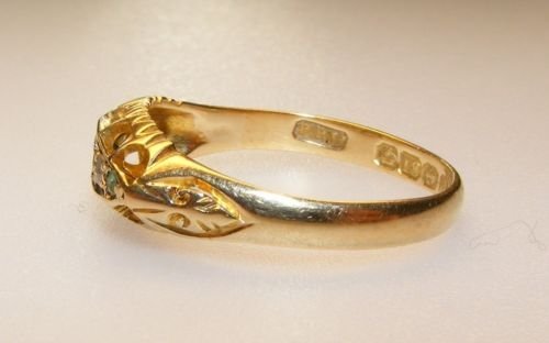 fig 2. EDWARDIAN PRETTY 18ct GOLD EMERALD & DIAMOND 5-STONE RING
