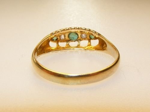 fig 3. EDWARDIAN PRETTY 18ct GOLD EMERALD & DIAMOND 5-STONE RING