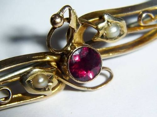 fig 2. FINE ANTIQUE VICTORIAN 9CT GOLD GARNET (0.25CT) & SEED PEARL BROOCH