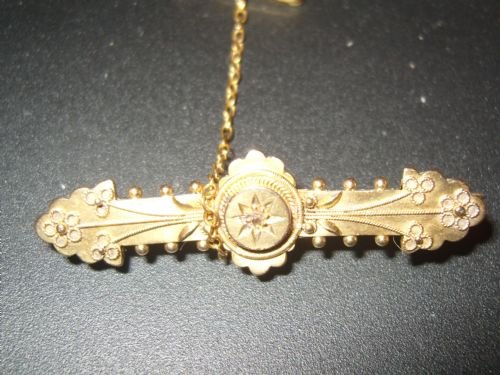 Lovely Victorian 15ct Gold Diamond Brooch