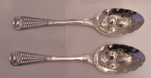 Substantial Pair of Early Victorian Solid Silver Berry Spoons Chawner & Co 1850 188g
