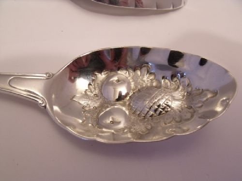 fig 3. SUBSTANTIAL PAIR OF EARLY VICTORIAN SOLID SILVER BERRY SPOONS CHAWNER & CO 1850 188g 