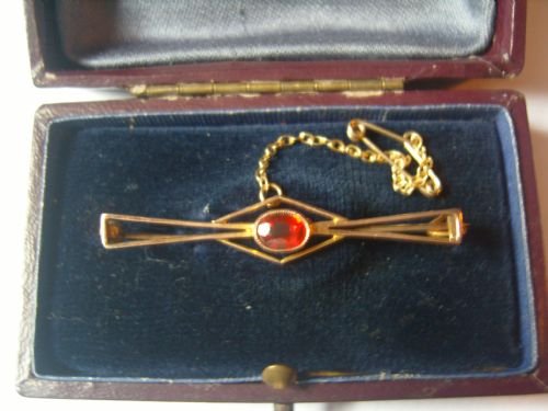 Stunning Art Deco Boxed 9ct Gold Garnet Brooch