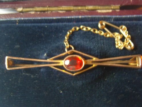 fig 1. Stunning Art Deco Boxed 9ct Gold Garnet Brooch