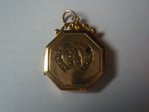 Lovely 9ct Gold and Seed Pearl Pendant with Double Picture Locket.