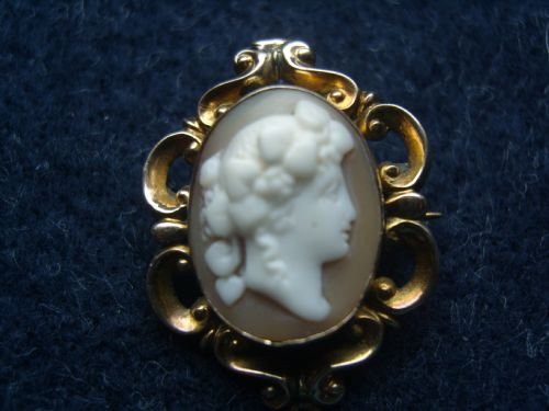 Stunning Victorian 9ct Gold Shell Cameo Brooch