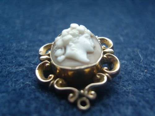 fig 1. Stunning Victorian 9ct Gold Shell Cameo Brooch