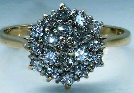 Stunning Vintage 18ct Gold and 0.6ct  Diamond Cluster Ring