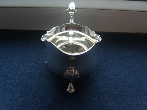 fig 1. LOVELY LARGE ART DECO SILVER SAUCE BOAT BARNARD AND SONS