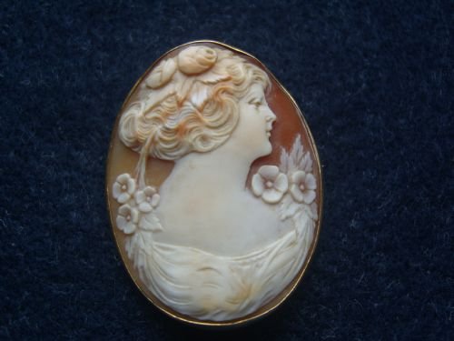 Stunning Large Victorian 9ct Gold Shell Cameo Brooch