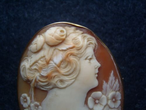 fig 1. STUNNING LARGE VICTORIAN 9CT GOLD SHELL CAMEO BROOCH