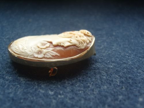 fig 2. STUNNING LARGE VICTORIAN 9CT GOLD SHELL CAMEO BROOCH