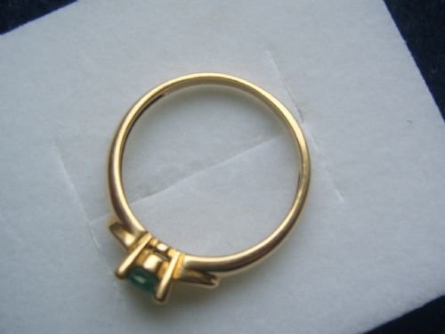 fig 4. Lovely 18ct gold vtg Emerald trilogy brilliant cut natural diamond ring deco