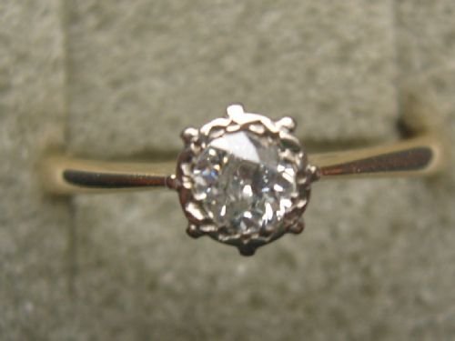 Lovely Edwardian 18ct Gold Diamond Solitaire Ring