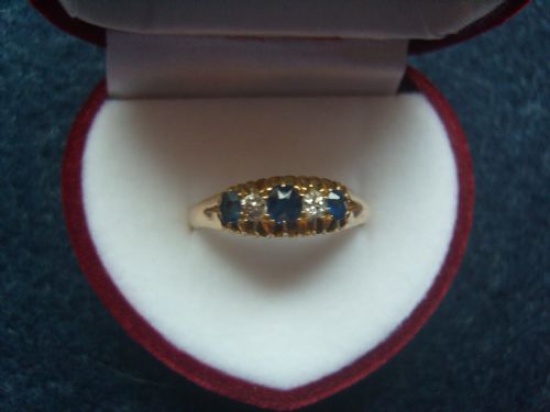Lovely Victorian 18ct Gold and Diamond & Sapphire Ring
