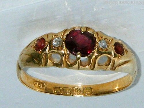 Lovely Antique 18ct Gold Ruby & Diamond Ring Size O
