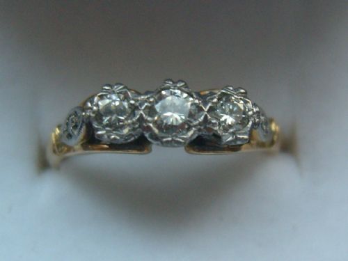 Lovely Edwardian 18ct Gold Diamond Trilogy Ring