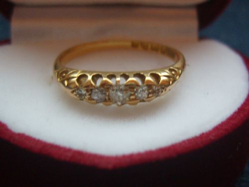 Stunning Art Deco 18ct Gold 5 Stone Diamond Ring